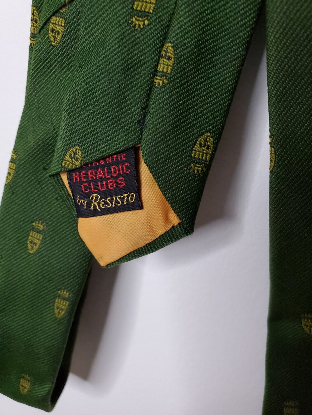 70s 80s Vintage "Authentic Heraldic Clubs" by Resisto Seal Print Neck Tie